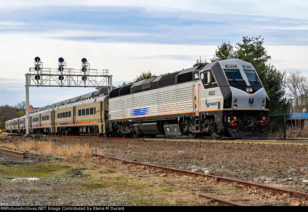 NJT 4023 on Train 1147